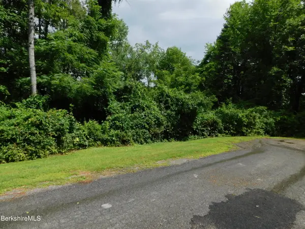 Roxbury Ave, Pittsfield, MA 01201