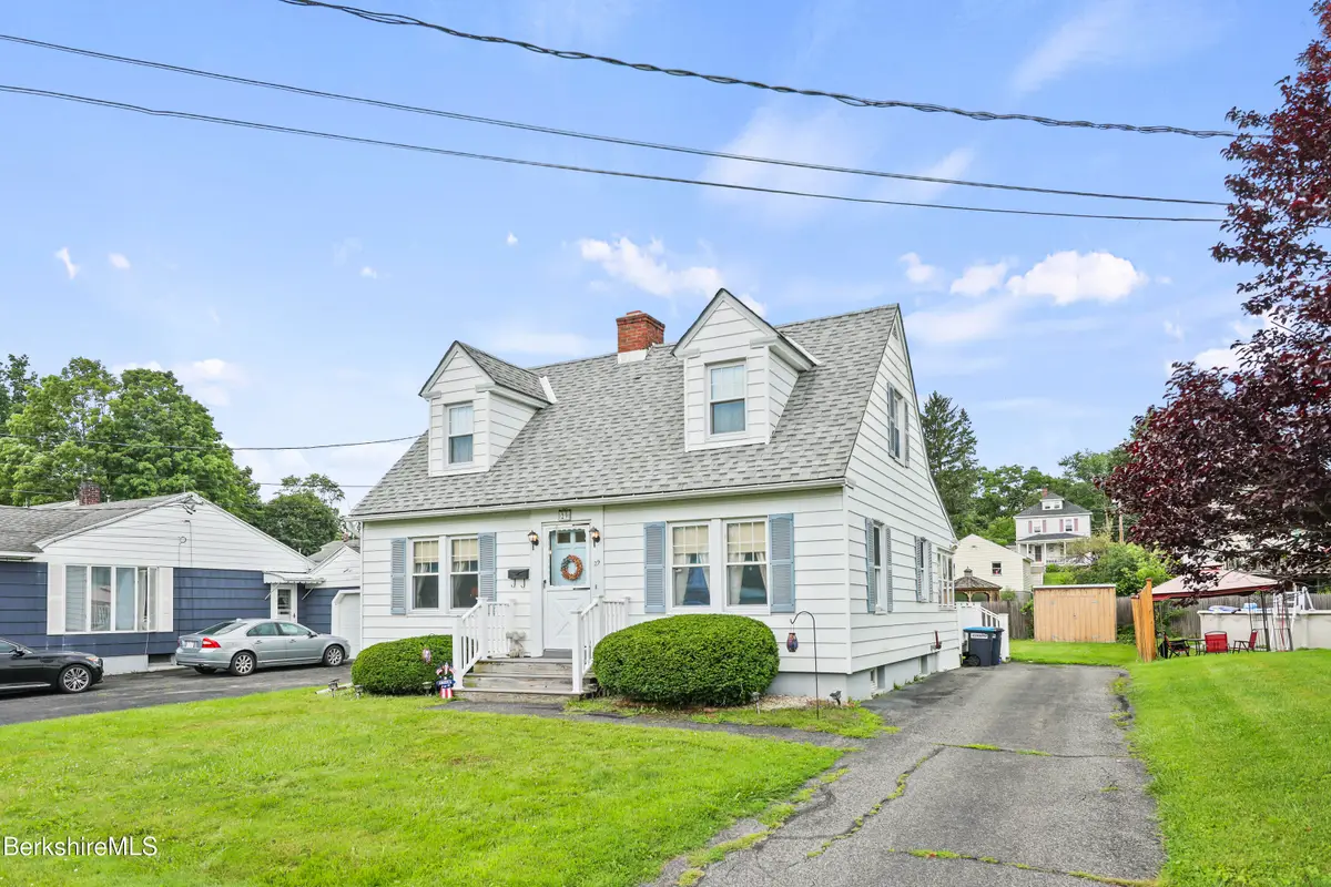 29 Acorn St, Pittsfield, MA 01201 - #1
