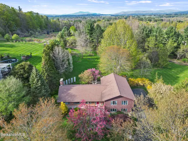 10 Lori Ct, Pittsfield, MA 01201