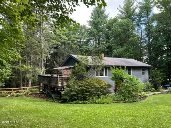 18 Hemlock Hill Rd, Great Barrington, MA 01230