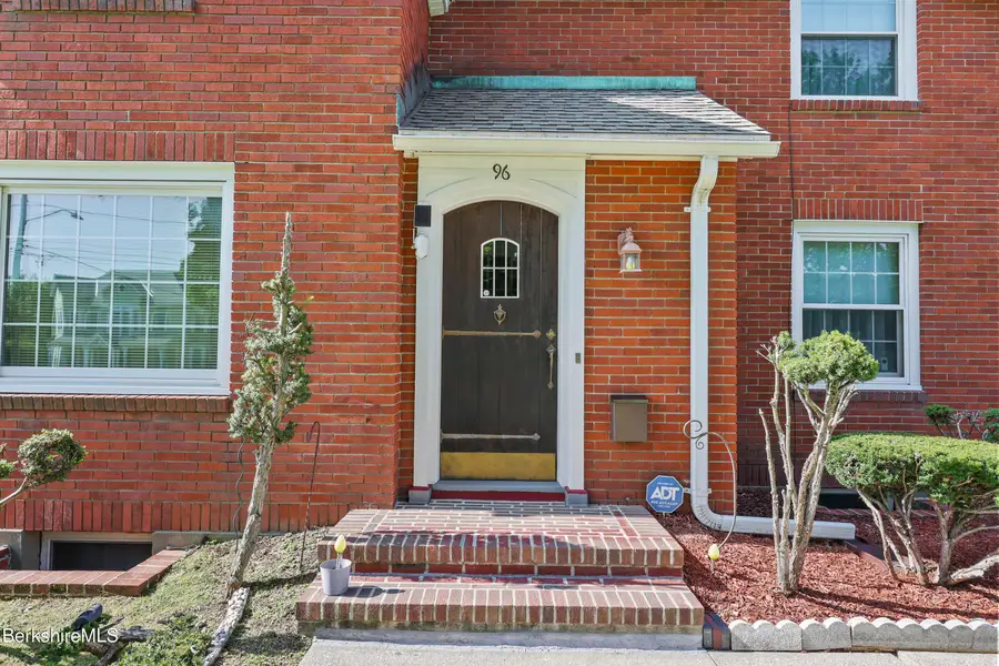 96 East Housatonic St, Pittsfield, MA 01201 - #3