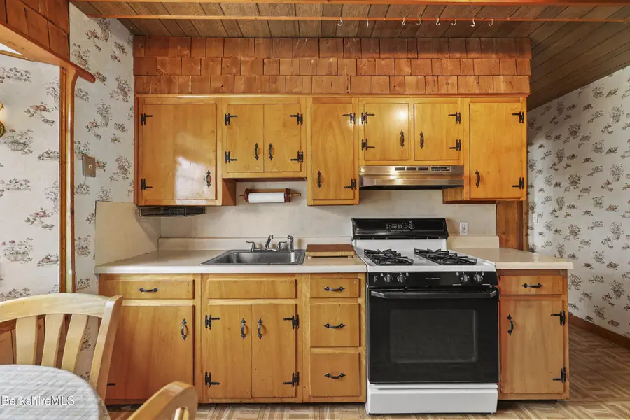 62 Watson St, Pittsfield, MA 01201 - #3