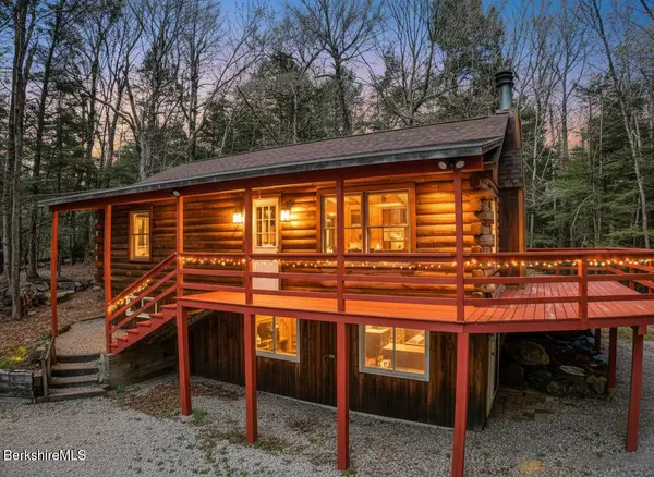 859 Moberg Rd, Becket, MA 01223