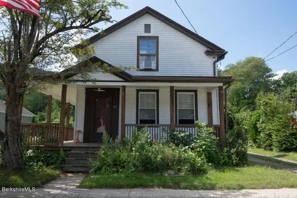 11 Maple St, Chester, MA 01011
