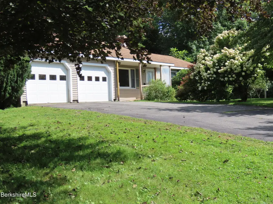 986 Church St, North Adams, MA 01247 - #3