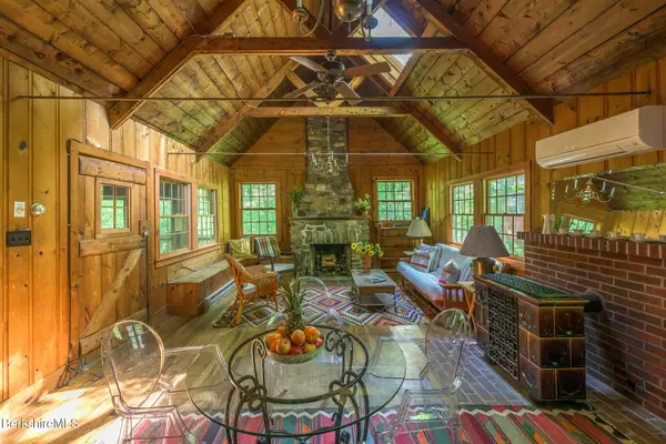 6 Grove Rd, Stockbridge, MA 01262