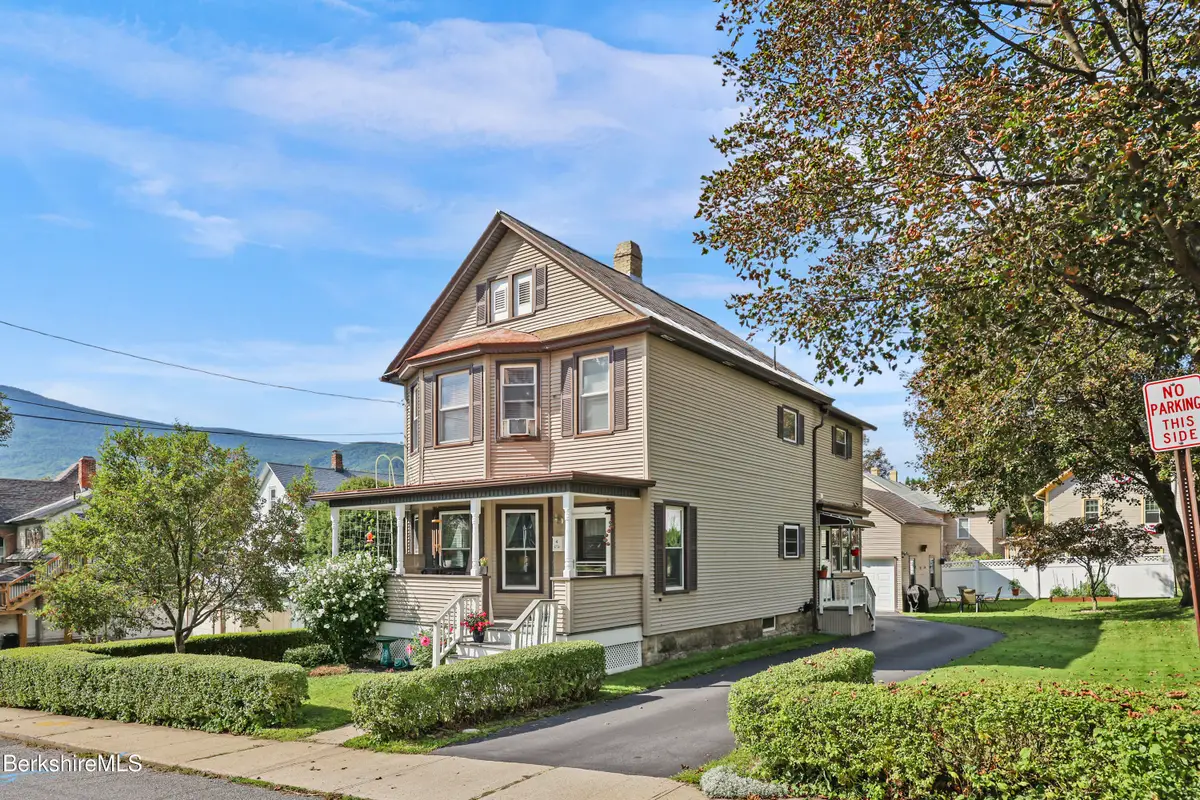 4 Richmond St, Adams, MA 01220 - #1