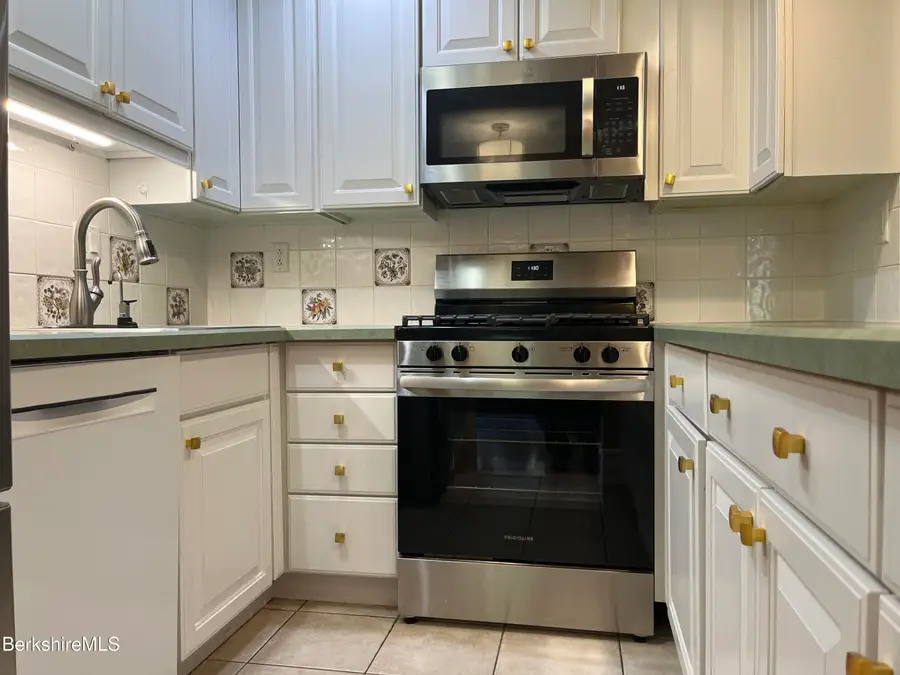 8 Rolling Hills #8-12, Lenox, MA 01240 - #2