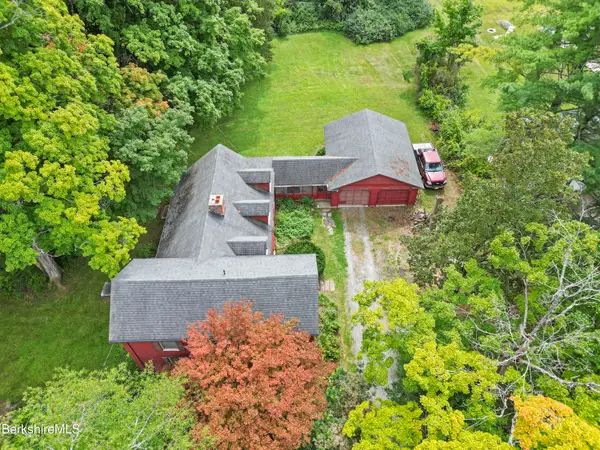 445 Devon Rd, Lee, MA 01238