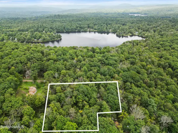 0 Sir Edwards Way, Becket, MA 01223