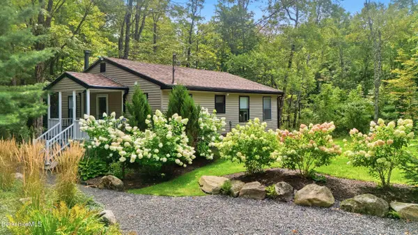 22 Dawn Dr, Becket, MA 01223