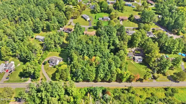570-580 East St, Lee, MA 01238