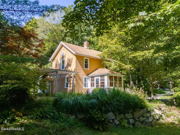 14 Fairview Rd, Great Barrington, MA 01230