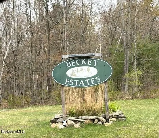 0 Hayscent Dr, Becket, MA 01223