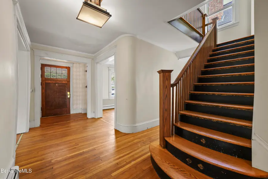 203 Bartlett Ave, Pittsfield, MA 01201 - #2