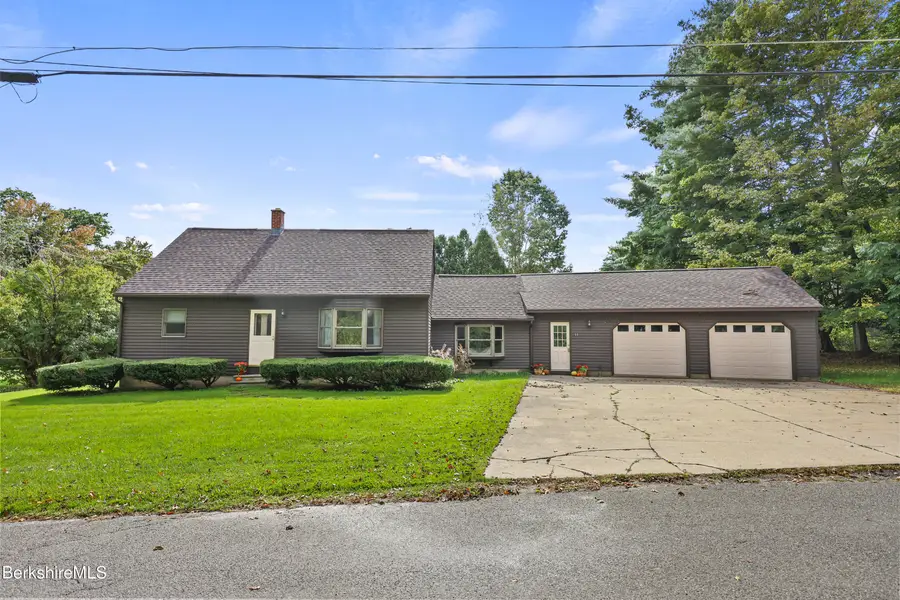 11 Opeechee St, Lanesborough, MA 01237 - #2