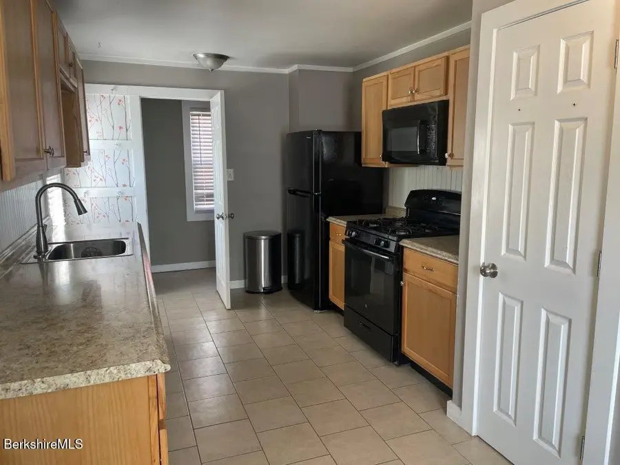 88 Cromwell Ave, Pittsfield, MA 01201 - #3