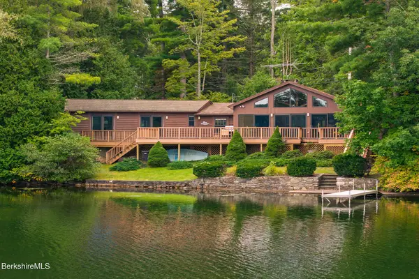 36 Lakeside Rd, New Marlborough, MA 01230