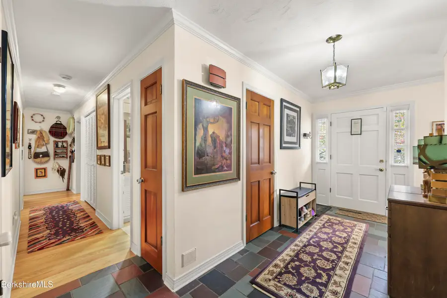 8 Clydesdale Dr, Pittsfield, MA 01201 - #2