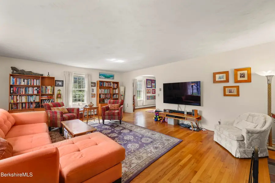 8 Clydesdale Dr, Pittsfield, MA 01201 - #3
