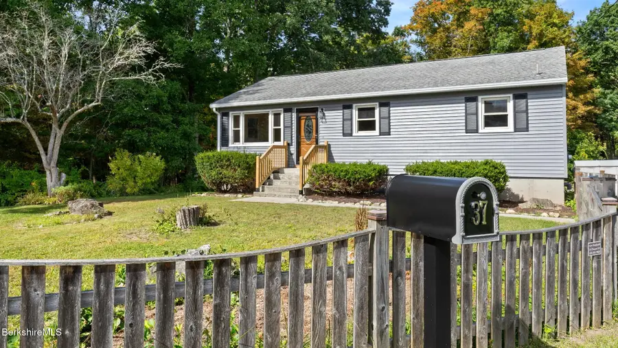 37 Broadview Ter, Pittsfield, MA 01201 - #2