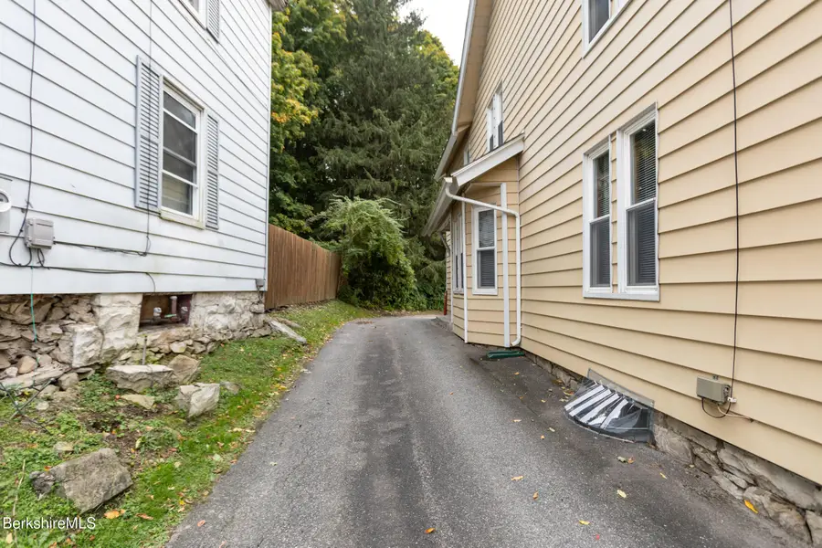 17 Goodman Ln, Pittsfield, MA 01201 - #3