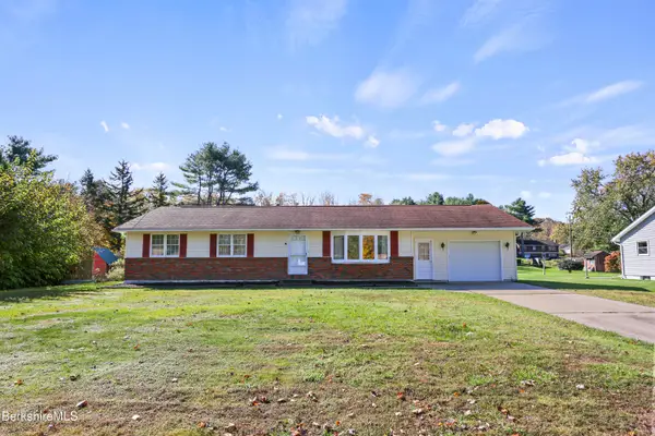 64 Devonshire Dr, Cheshire, MA 01225