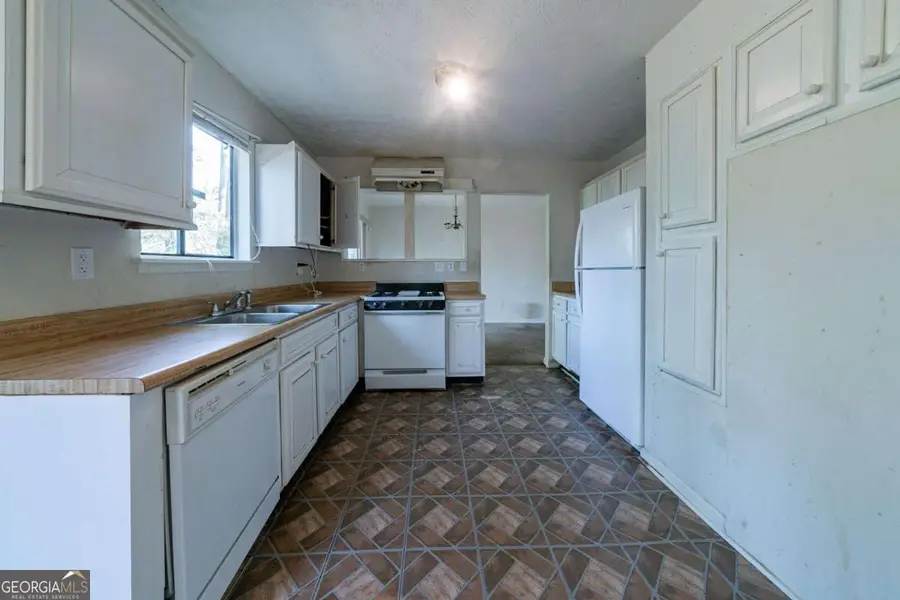 5255 Biffle Downs Road, Stone Mountain, GA 30088 - Image #2