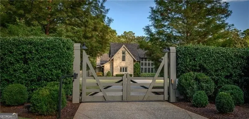 2979 Ridgewood Road Nw, Atlanta, GA 30327 - Image #3