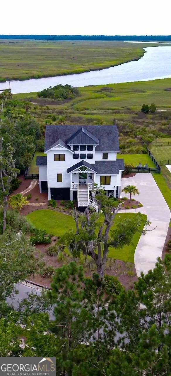 358 Maiden Creek Drive, Waverly, GA 31565