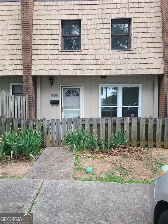 1394 Wood Circle S, Morrow, GA 30260 - Image #1