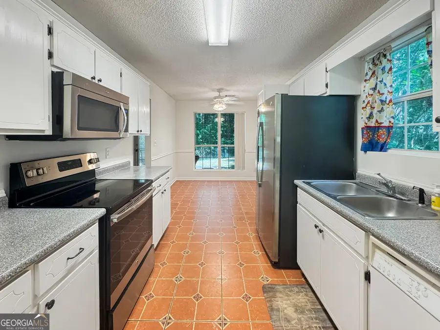 180 Saint James Place, Sharpsburg, GA 30277 - Image #2