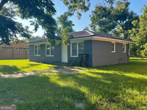 17 Young Street, Hazlehurst, GA 31539