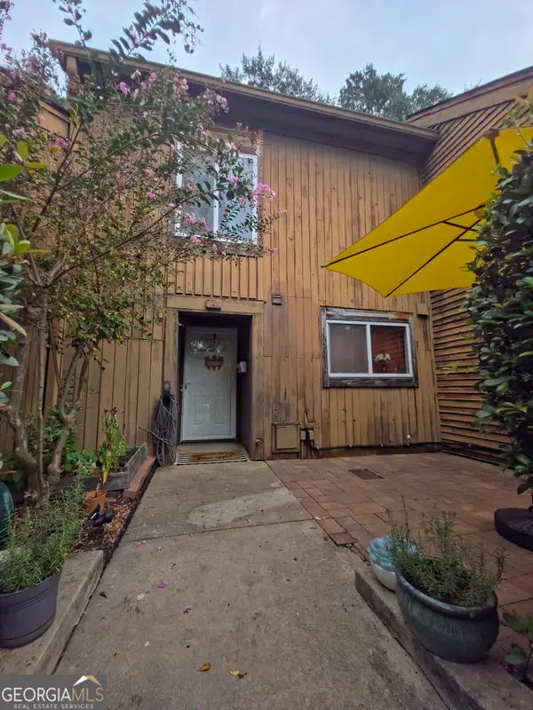 28 Willowick Drive, Lithonia, GA 30038