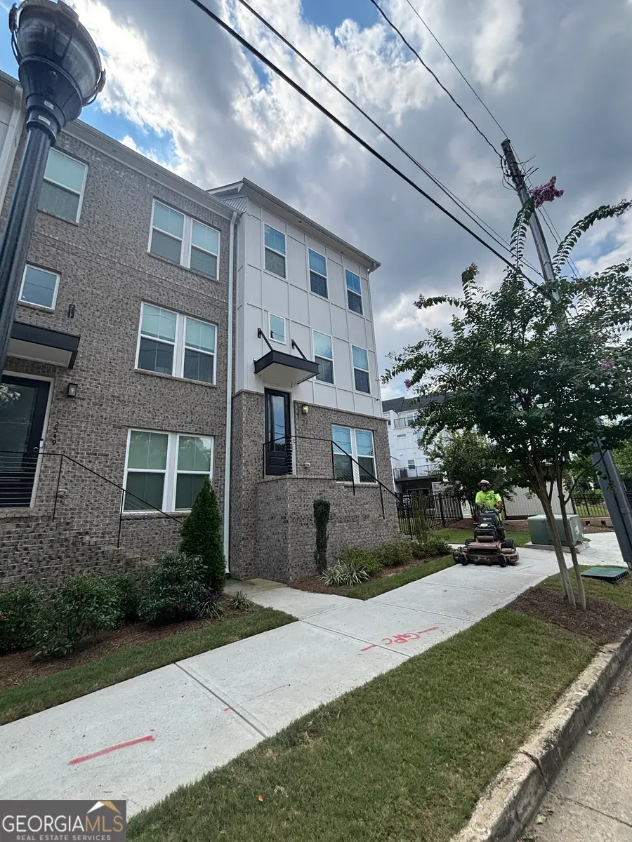 2551 Astaire Court Nw, Atlanta, GA 30318 - Image #2