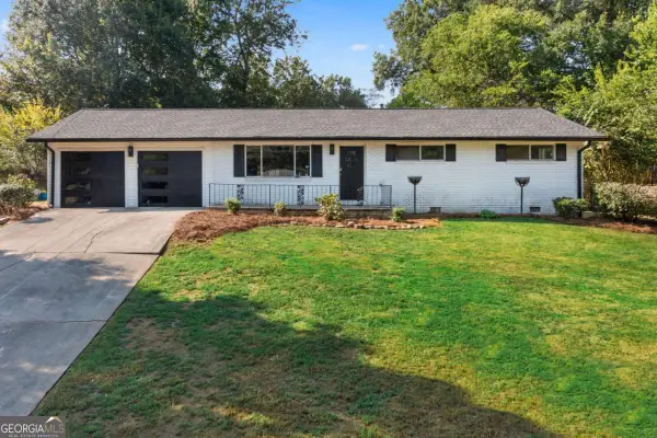 16 Greenbriar Avenue, Cartersville, GA 30120