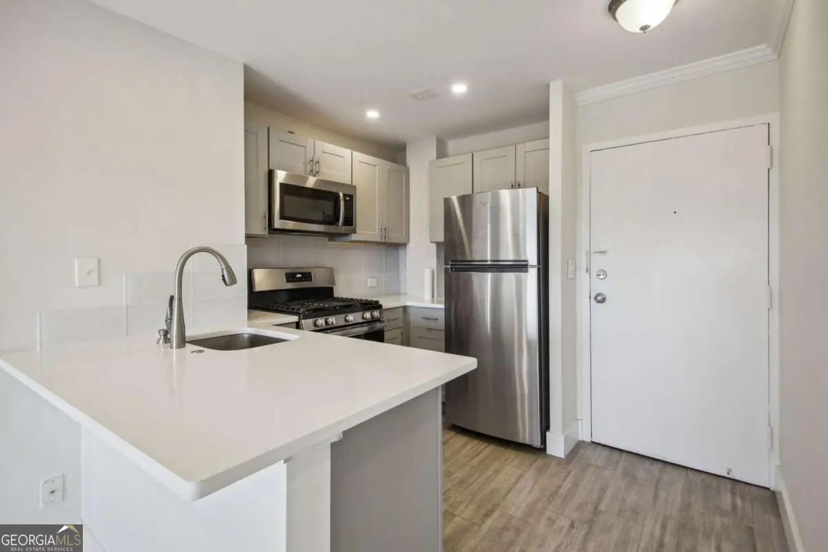 2285 Peachtree Road Ne, Atlanta, GA 30309 - Image #1