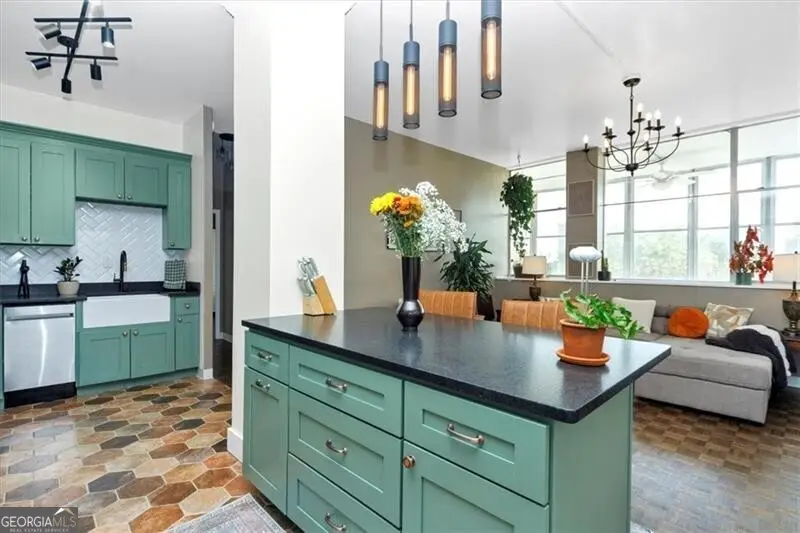 3060 Pharr Court North Nw #423, Atlanta, GA 30305 - Image #1