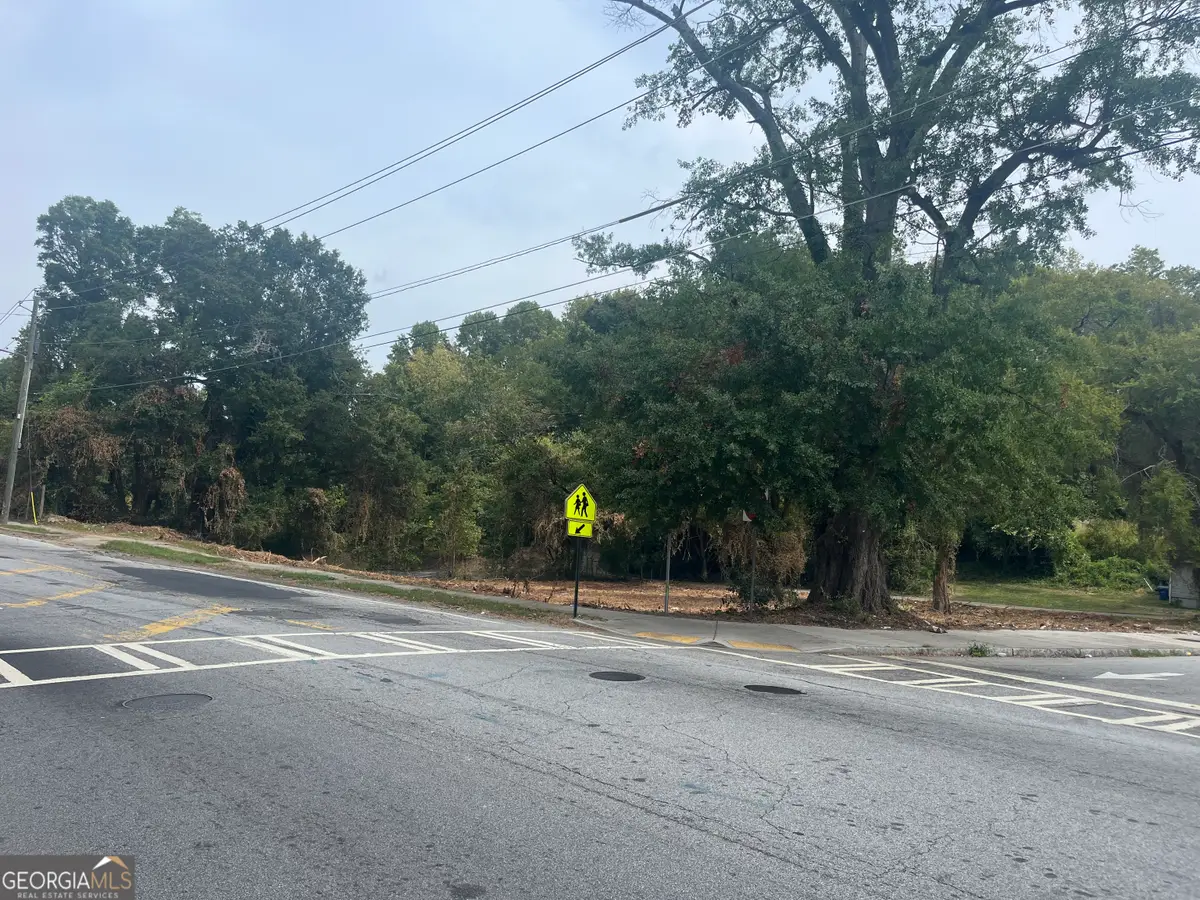 82 W Lake Avenue Sw, Atlanta, GA 30314 - Image #1