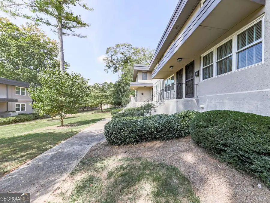 284 Lakemoore Drive Ne #D, Atlanta, GA 30342 - Image #3