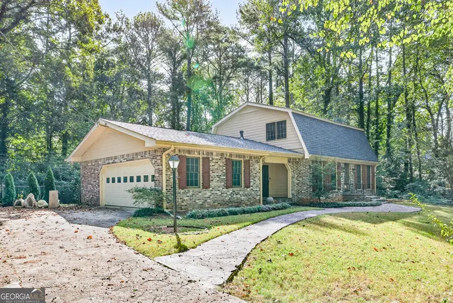 2037 Stoneleigh Drive, Stone Mountain, GA 30087 - Image #2