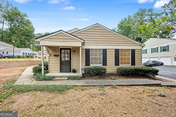 1300 Surrey Lane Sw, Marietta, GA 30008