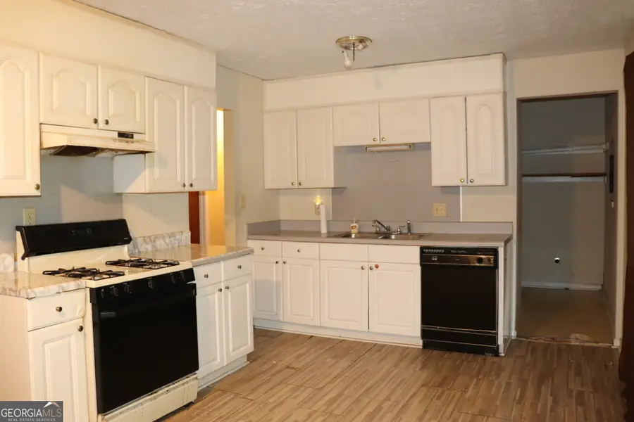 8579 Glenwoods Drive, Riverdale, GA 30274 - Image #2