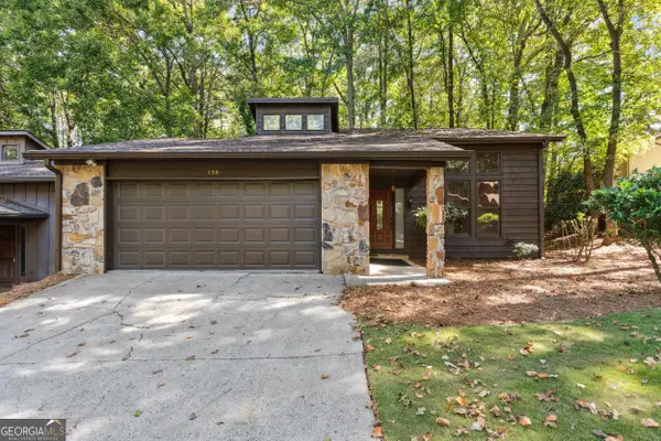130 Lakeview Ridge W, Roswell, GA 30076