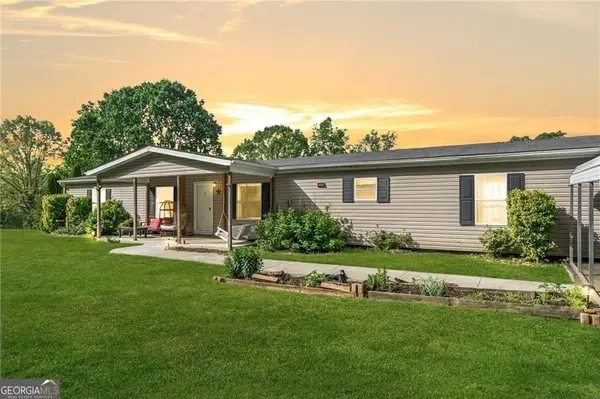 1575 Davis Road W, Fairmount, GA 30139