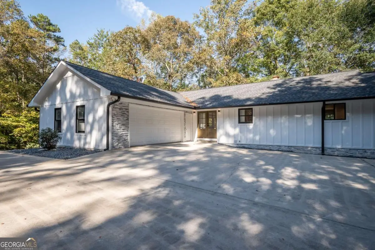 250 Harbor Heights Circle, Lavonia, GA 30553 - Image #1