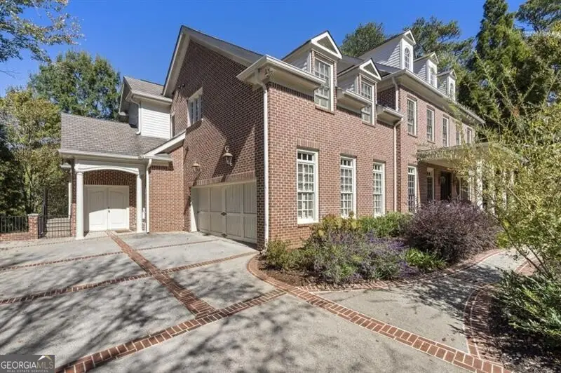 390 Ivy Knoll Ne, Atlanta, GA 30342 - Image #3