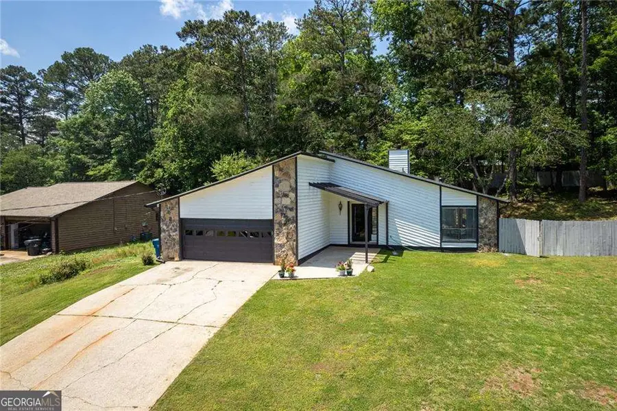 812 Steeple Chase Drive, Lawrenceville, GA 30044 - Image #3