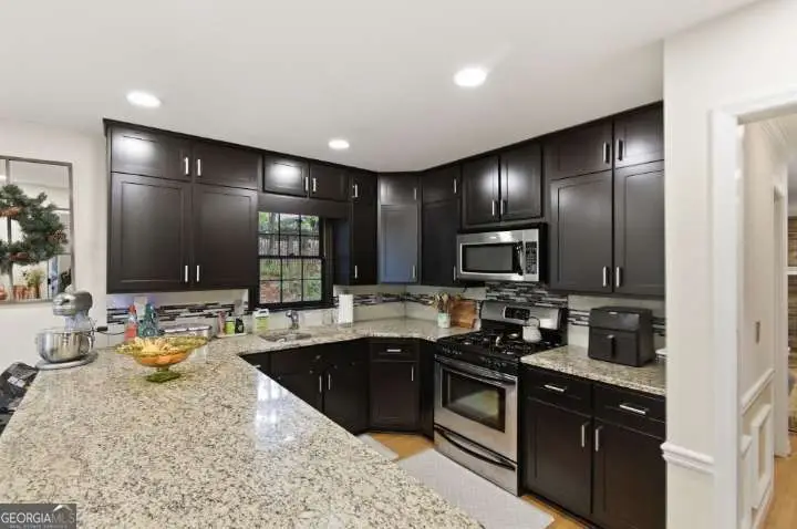 9156 Branch Valley Way, Roswell, GA 30076 - Image #2