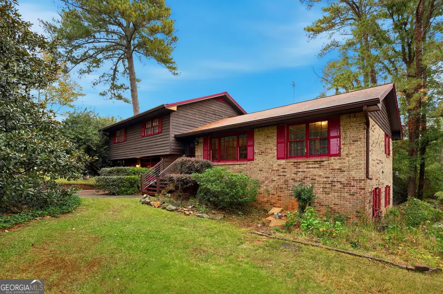 562 Gregg Drive Sw, Lilburn, GA 30047 - Image #2